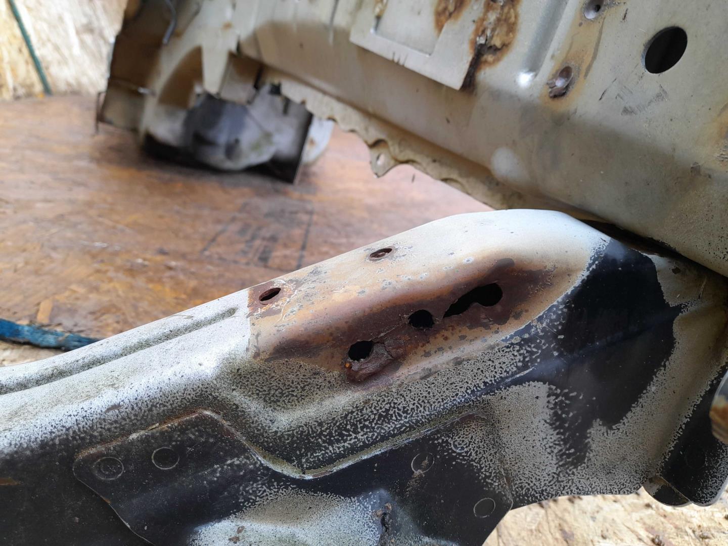 Лонжерон передний левый