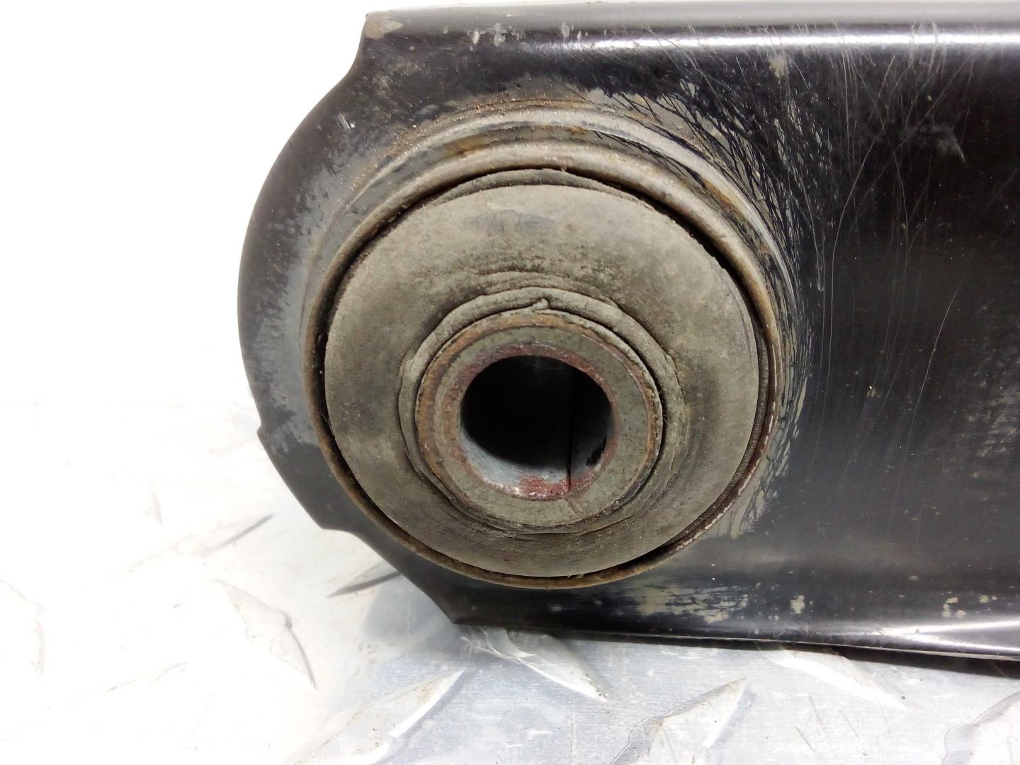 Рычаг задний правый