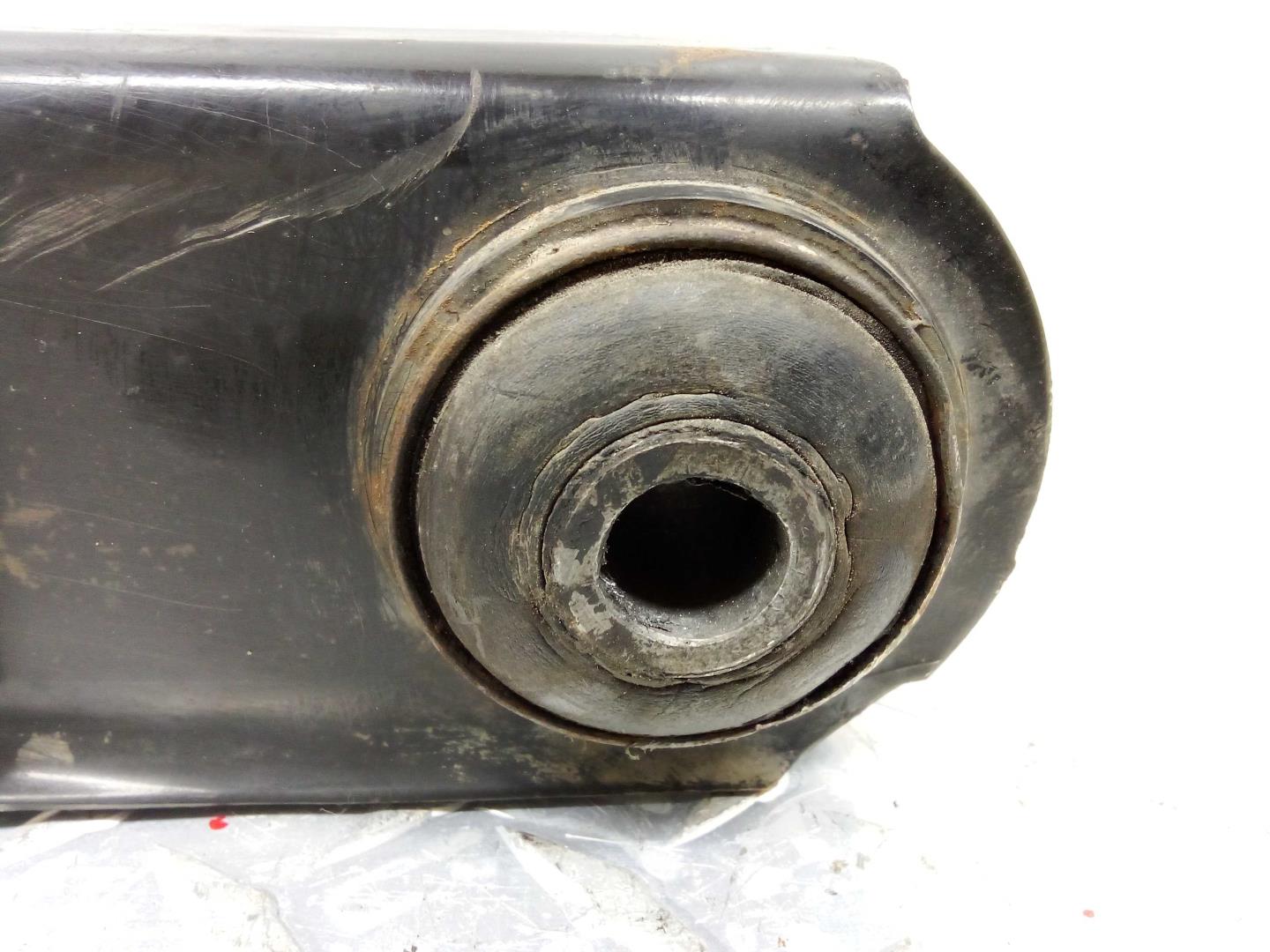 Рычаг задний правый