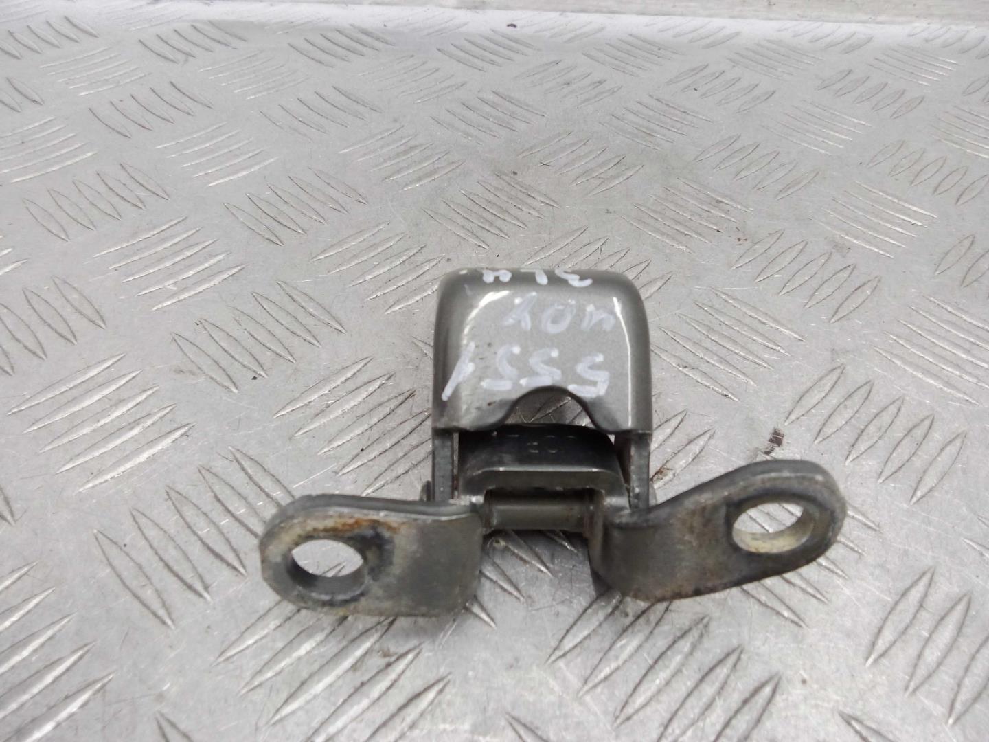 Петля двери