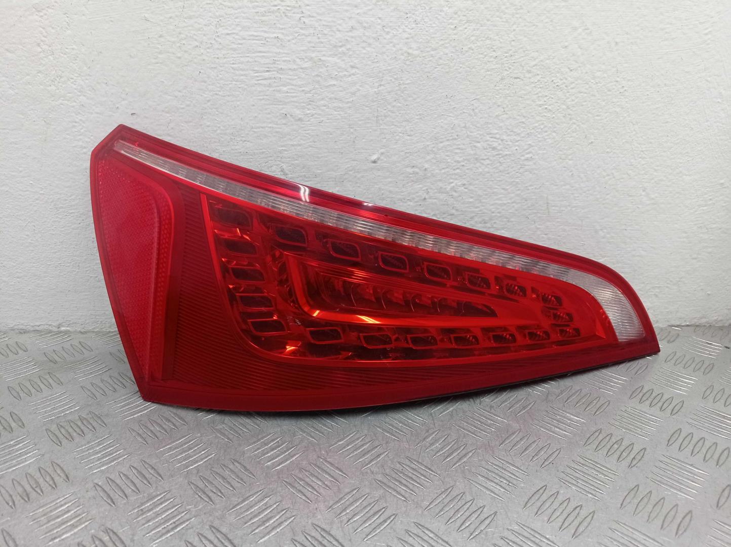 Фонарь задний внутренний левый