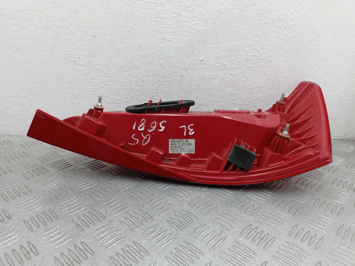 Фонарь задний внутренний левый