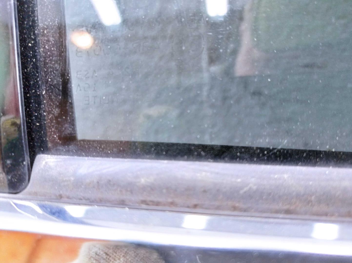 Стекло двери задней правой