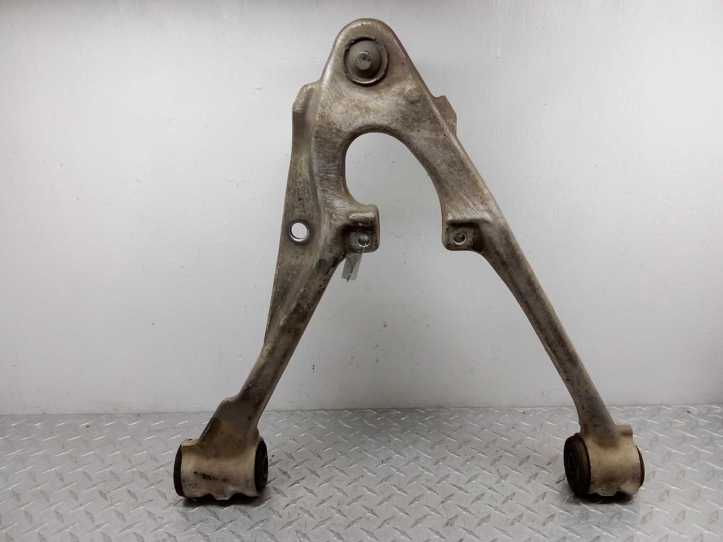 Рычаг передний нижний левый