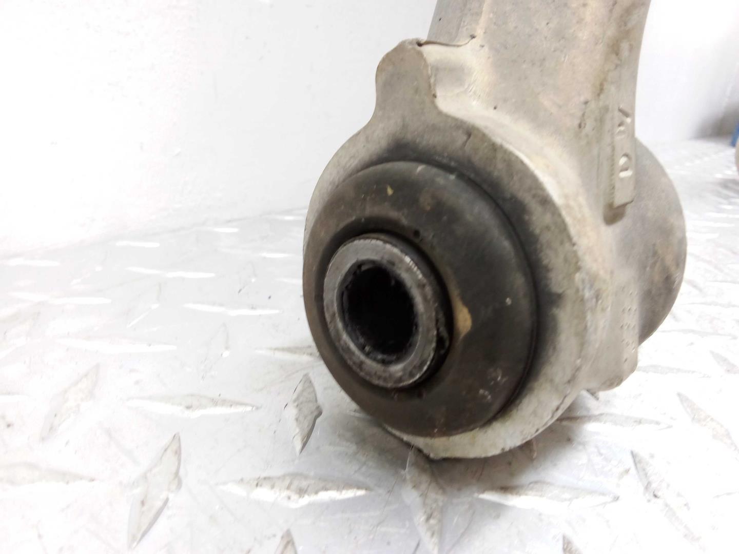 Рычаг передний нижний левый