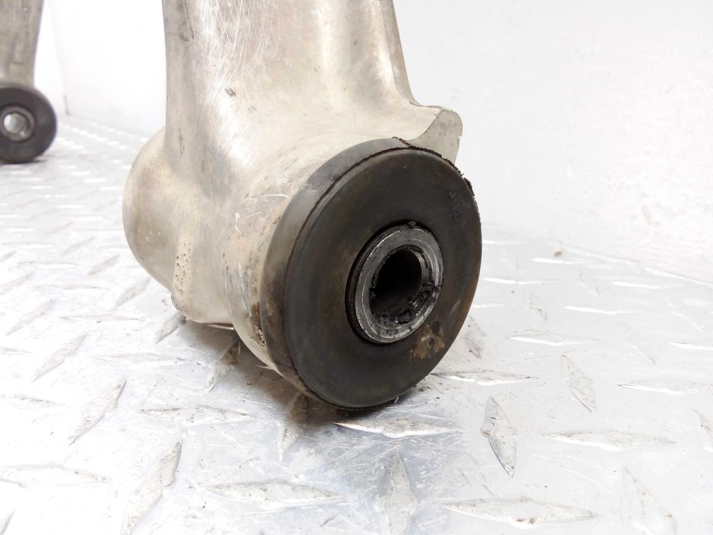 Рычаг передний нижний левый