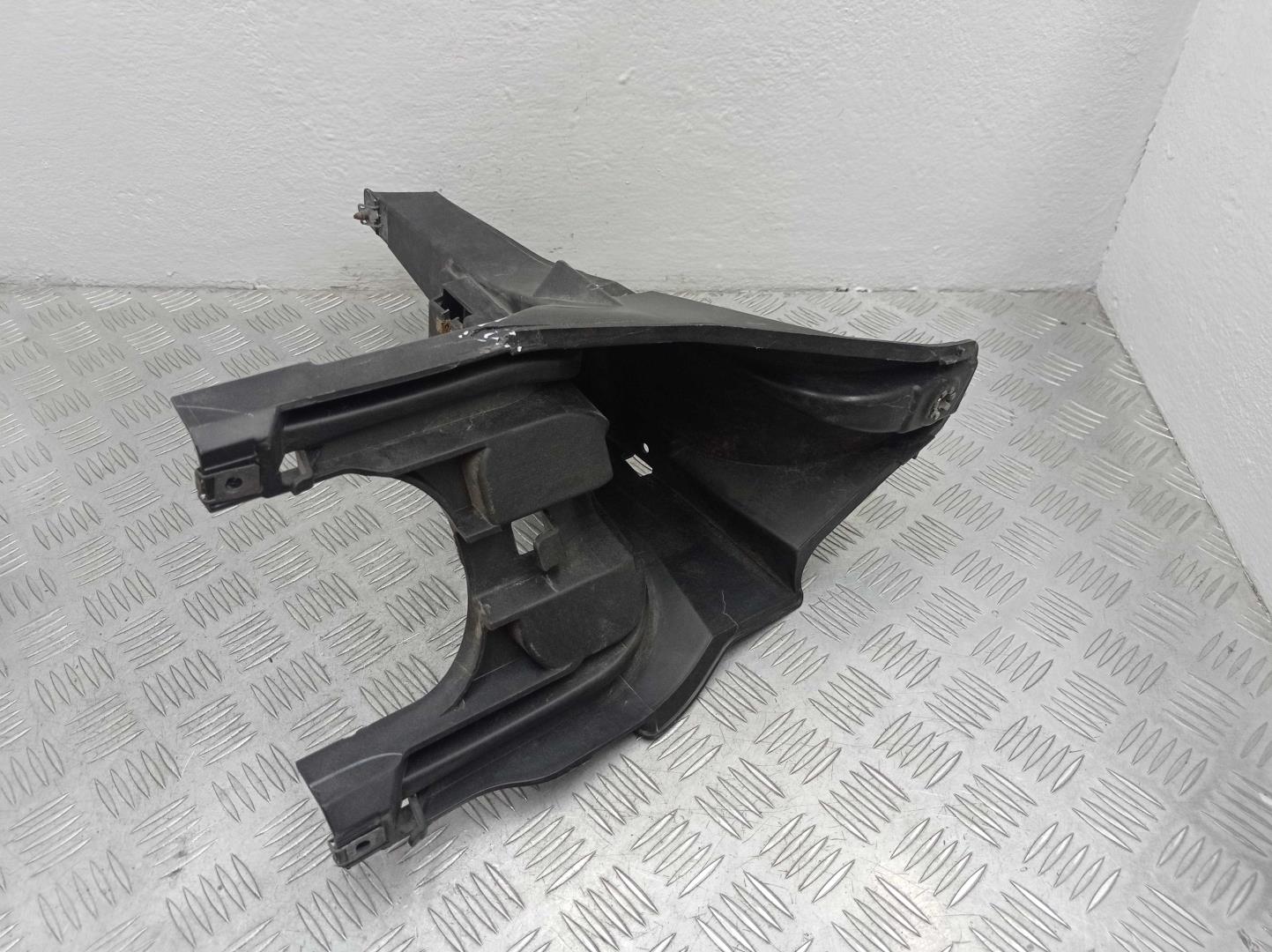 Кронштейн фар правый