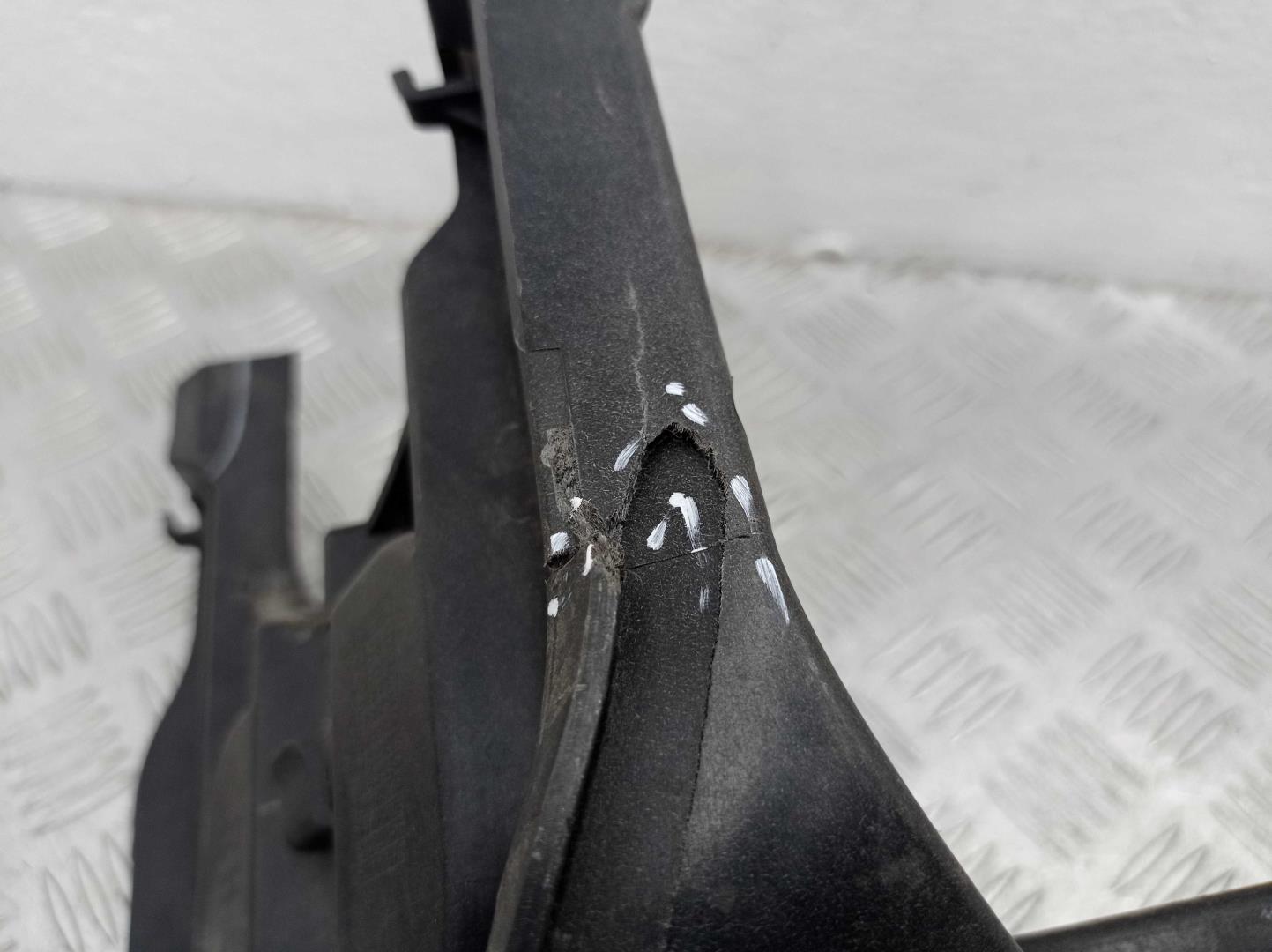 Кронштейн фар правый