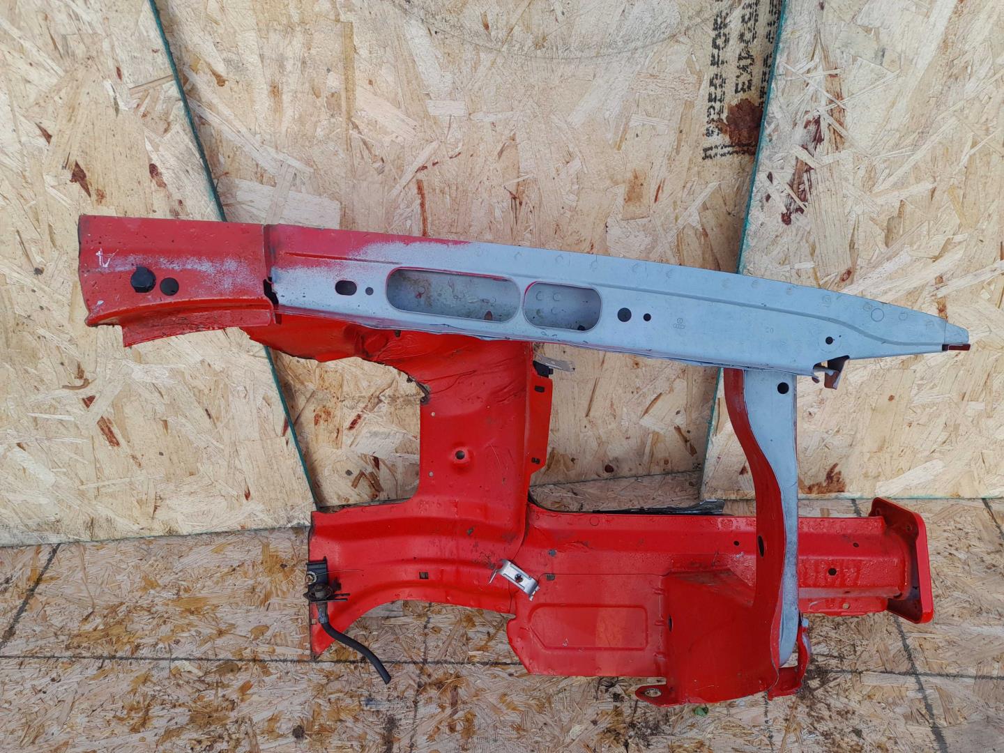 Лонжерон передний правый