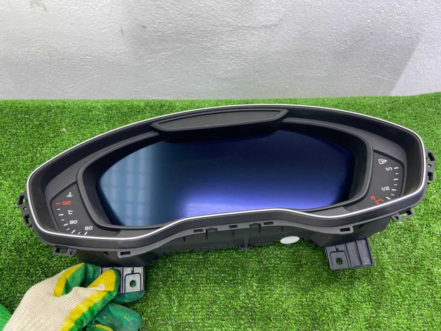 Панель приборов