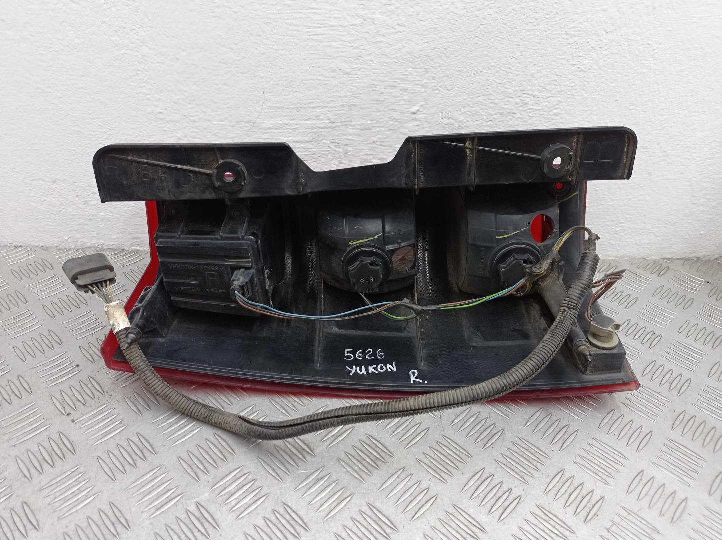 Фонарь задний наружный правый