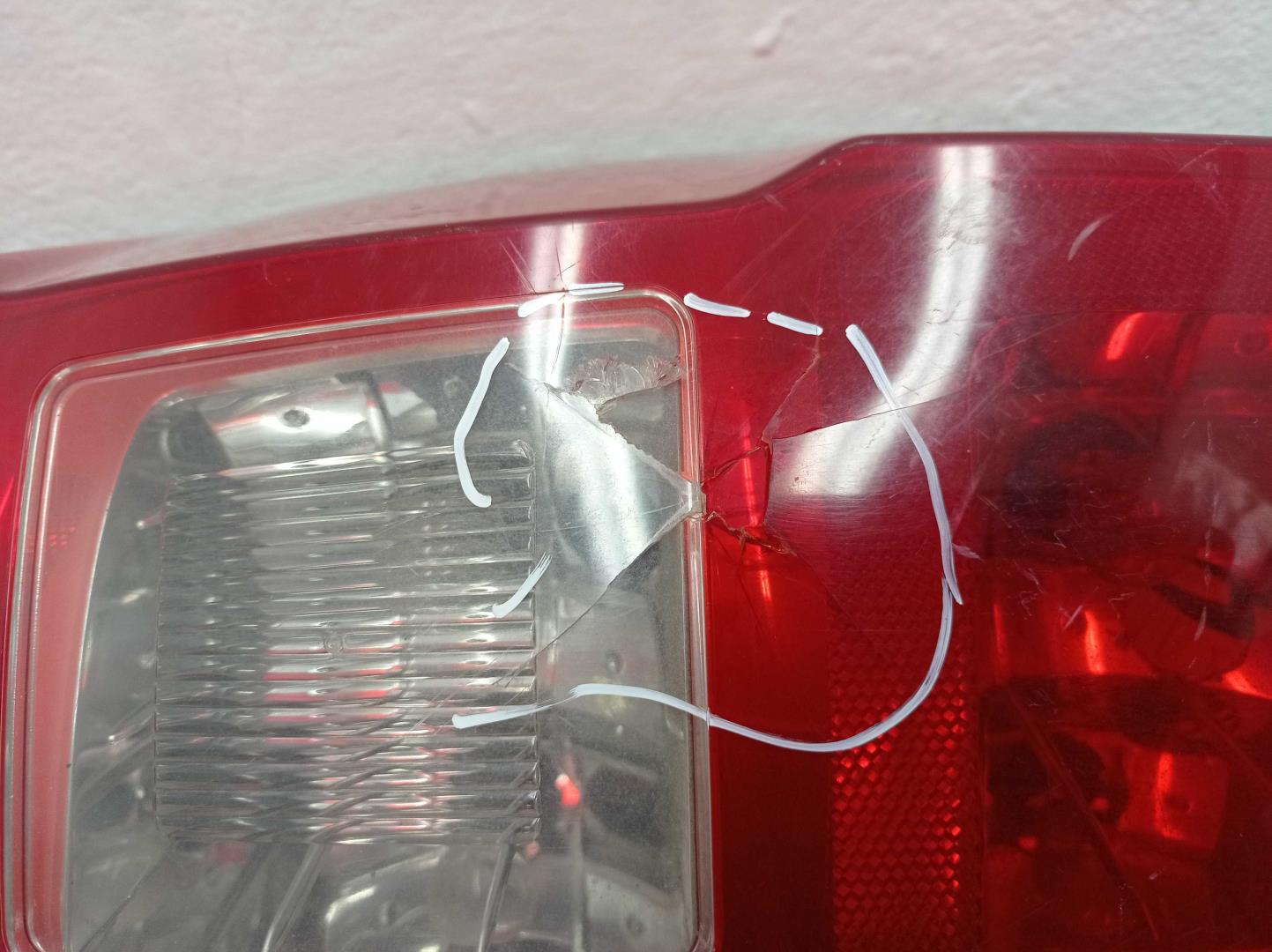 Фонарь задний наружный правый