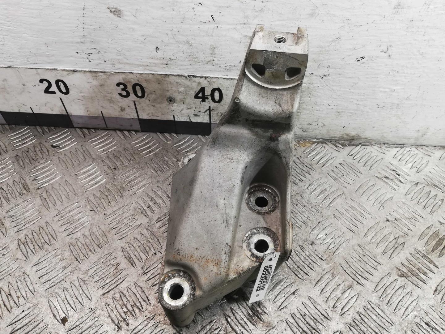 Кронштейн двигателя