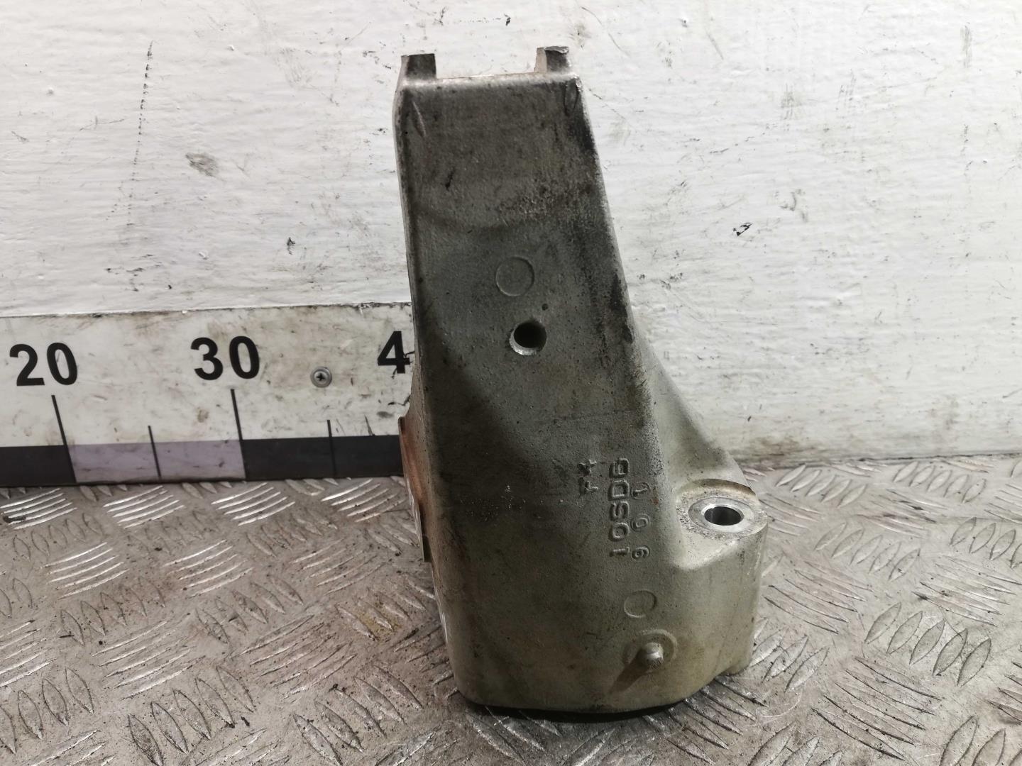 Кронштейн двигателя