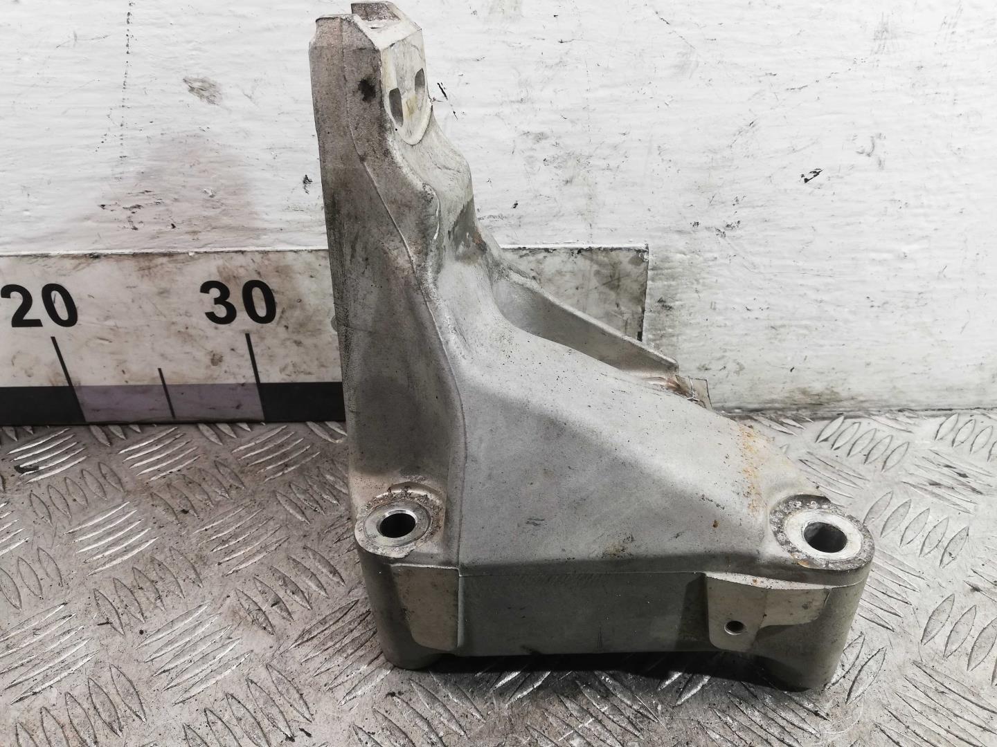 Кронштейн двигателя