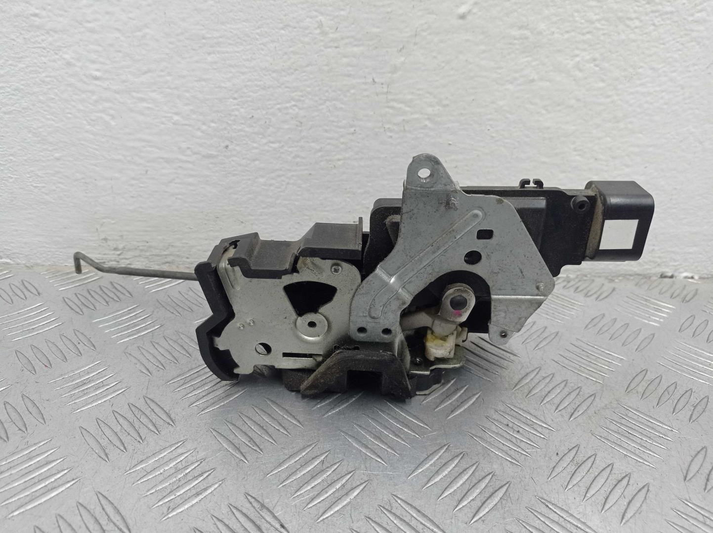 Замок багажника