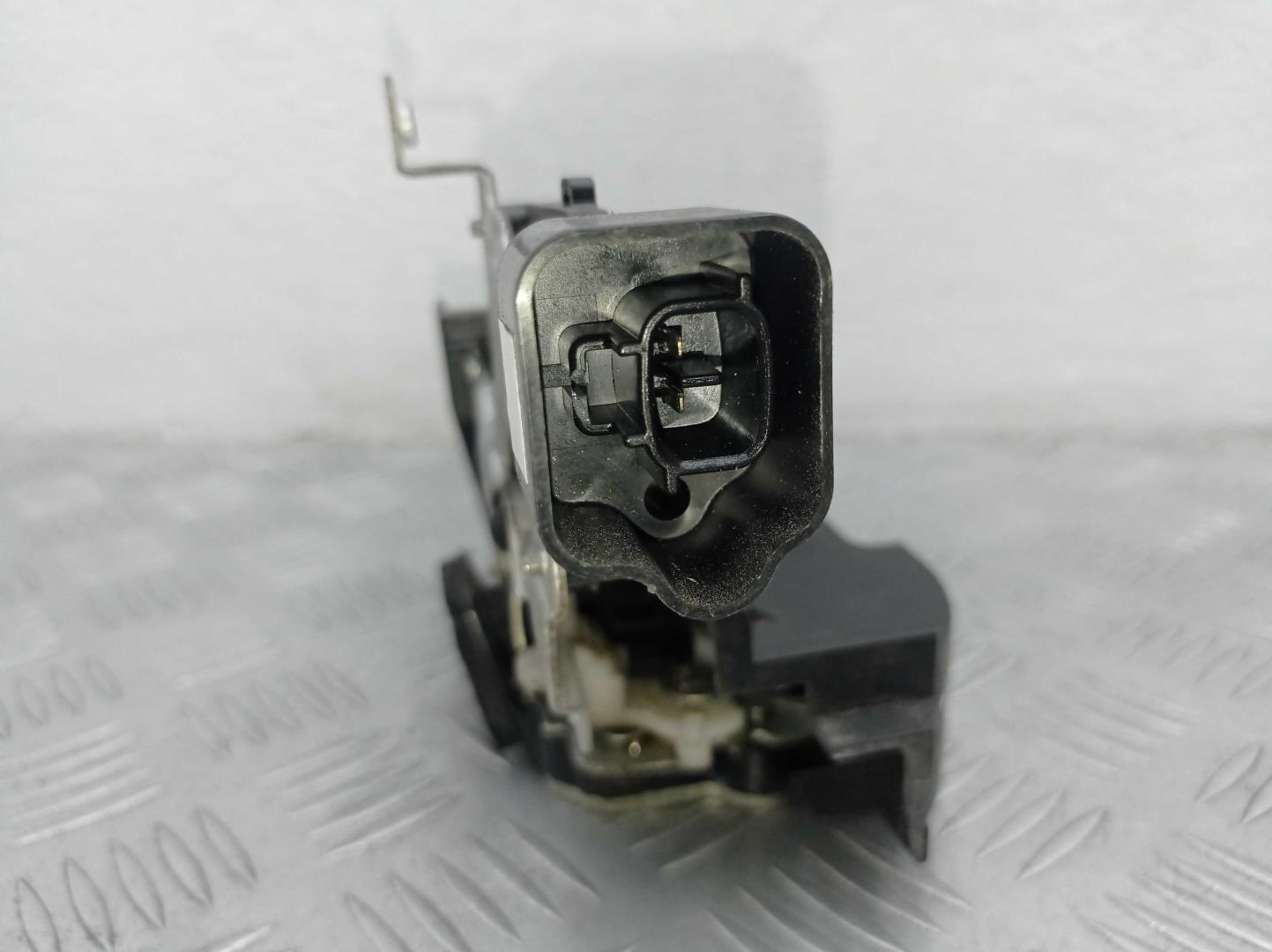 Замок багажника