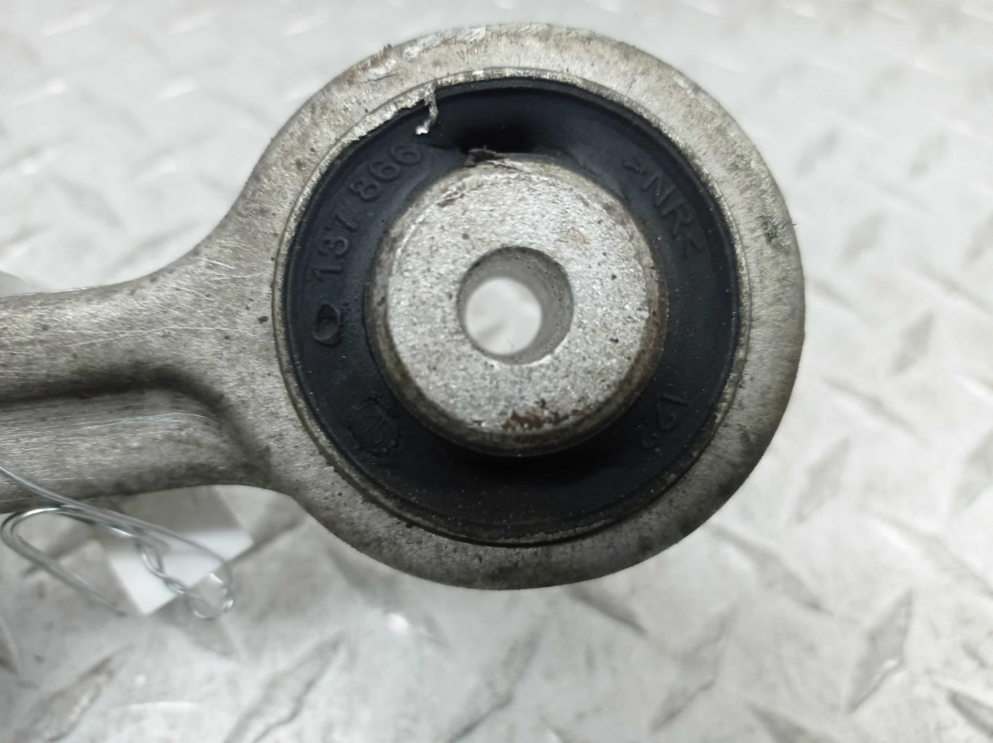 Рычаг передний верхний левый