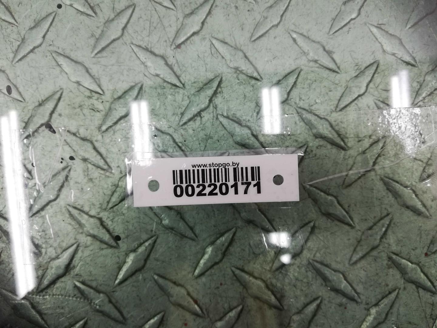 Стекло двери передней правой