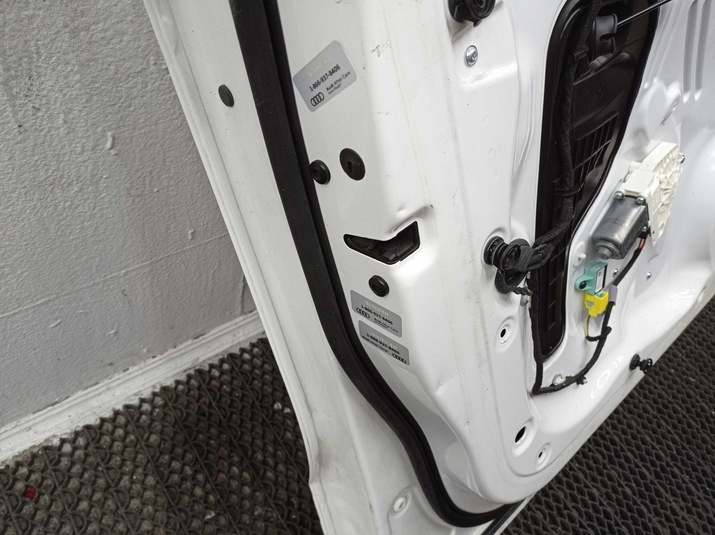 Дверь передняя левая