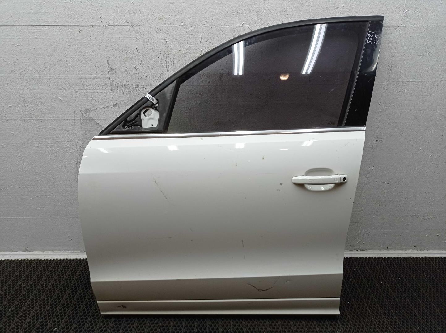 Стекло двери передней левой