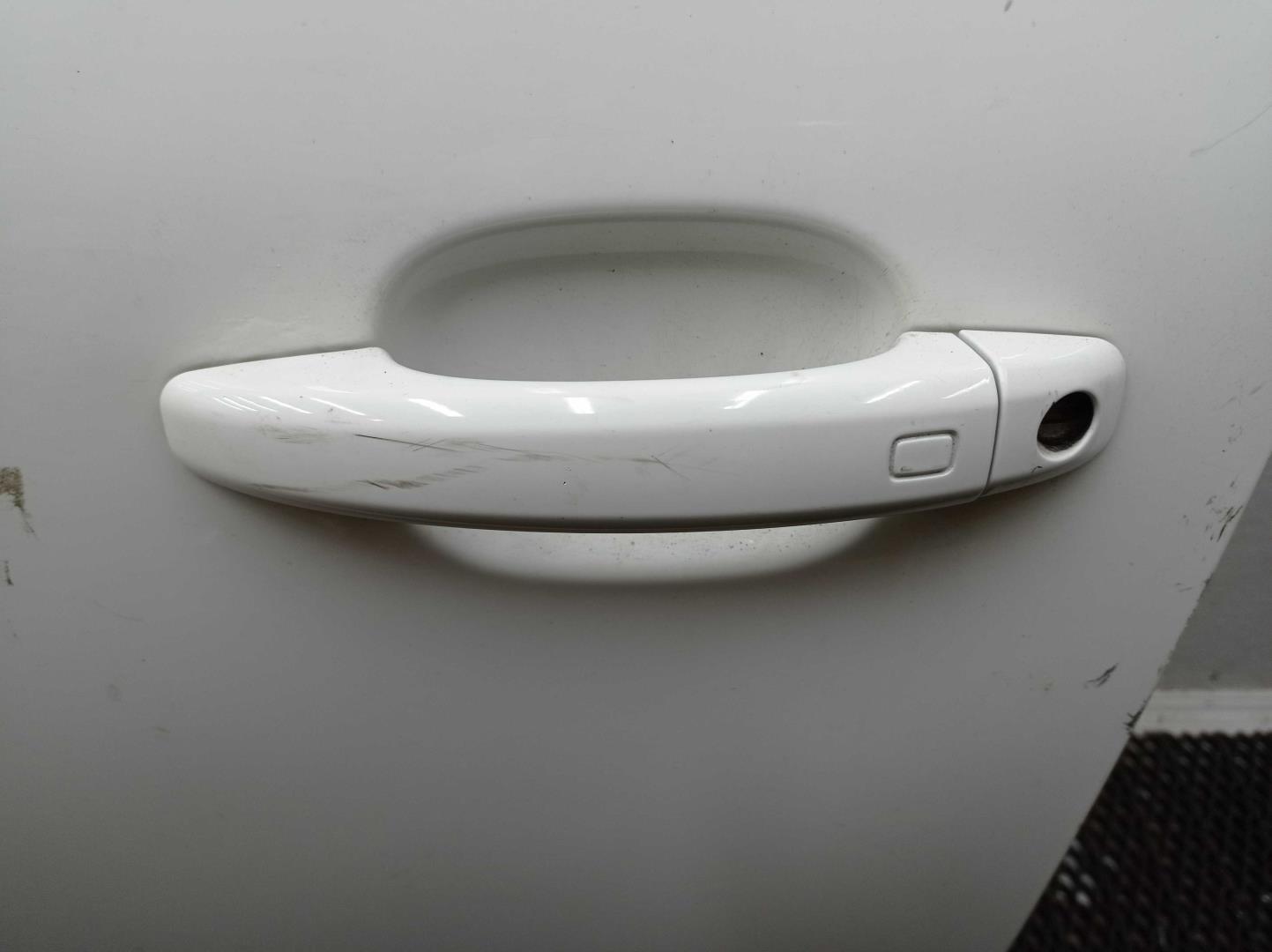 Стекло двери передней левой