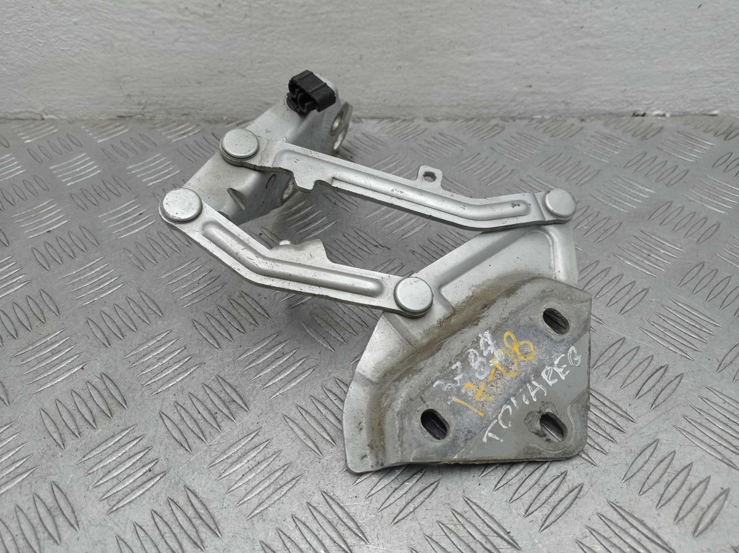 Петля капота правая