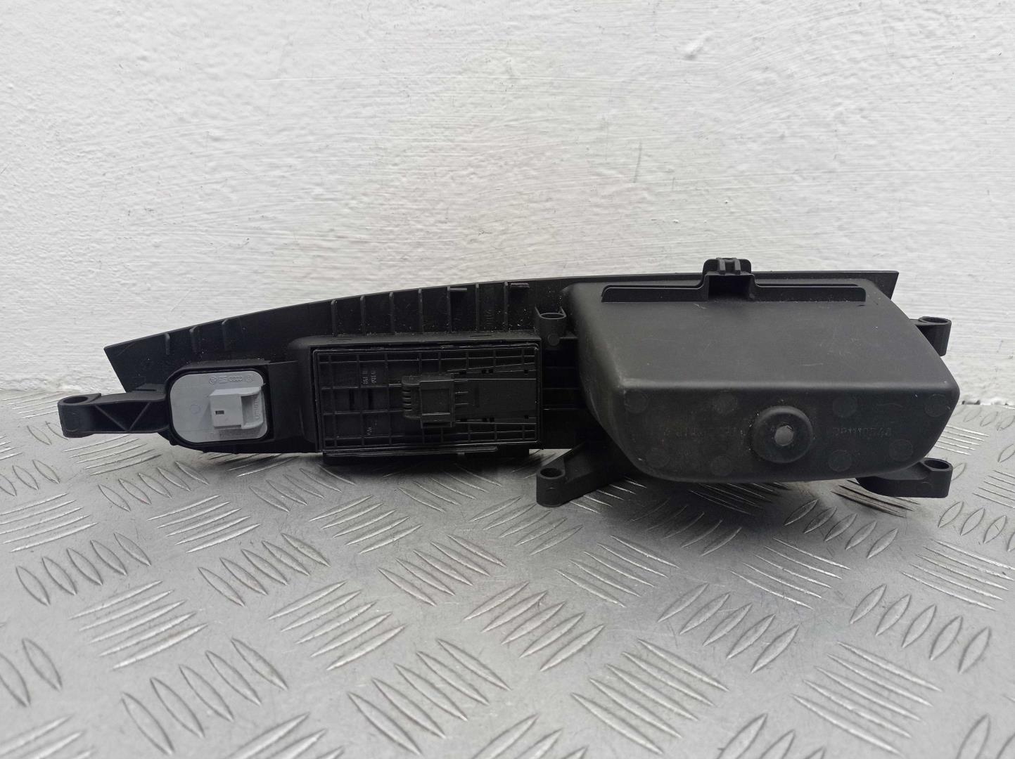 Кнопка стеклоподъемника