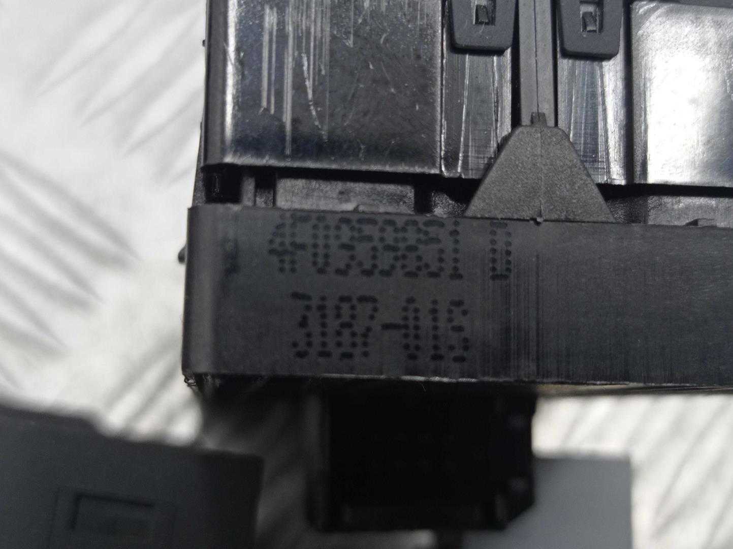 Кнопка стеклоподъемника