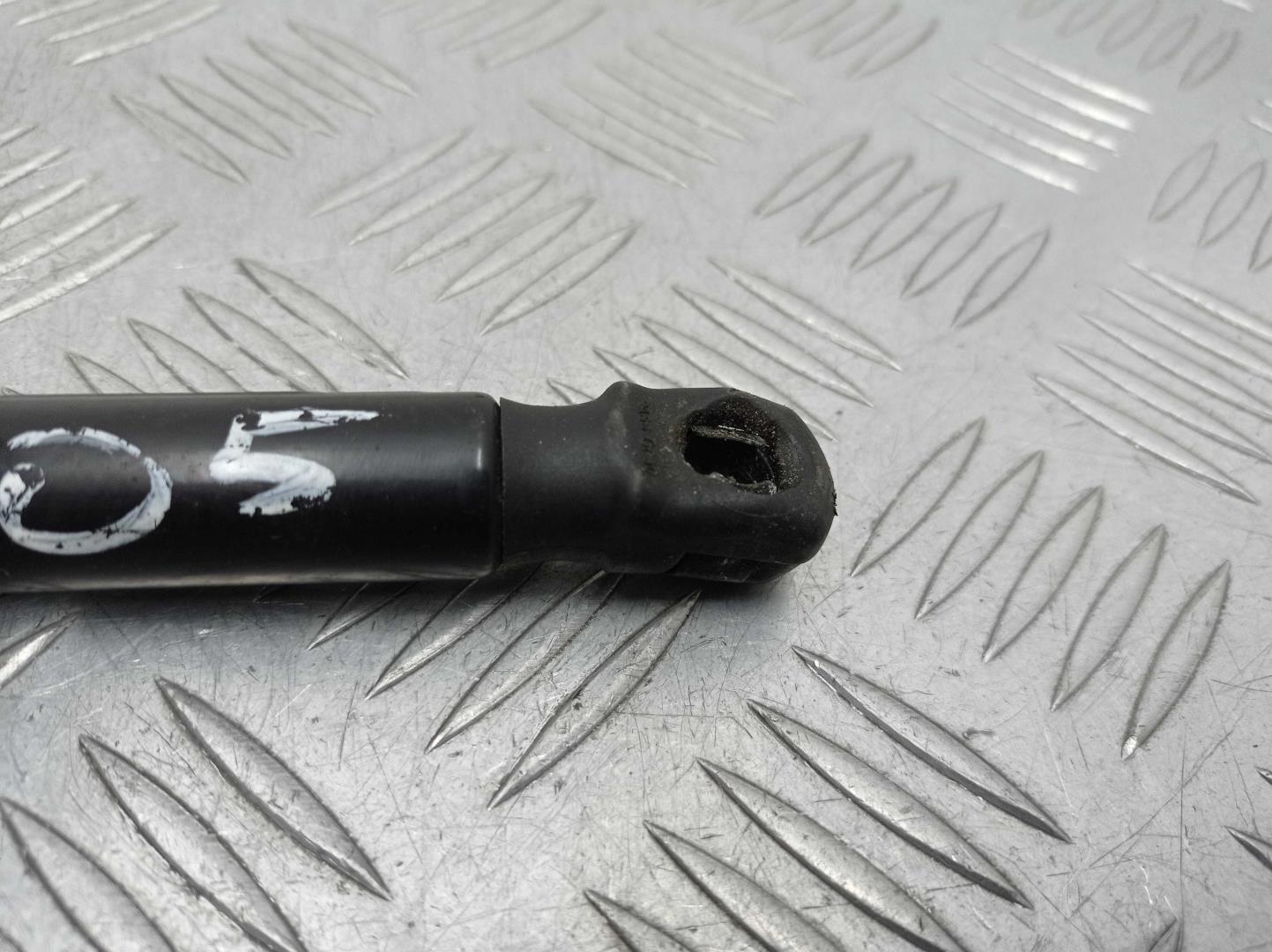 Амортизатор капота