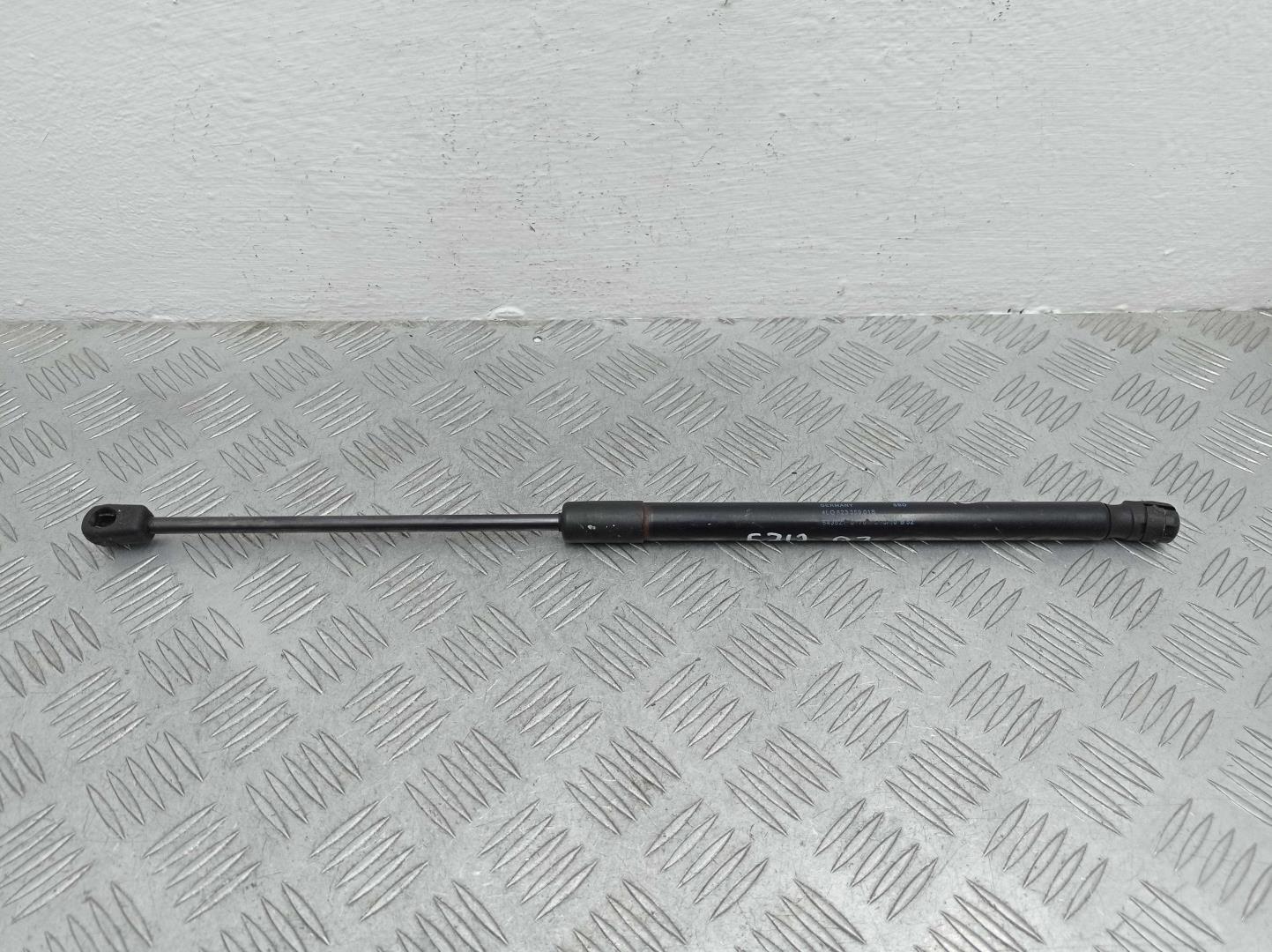 Амортизатор капота