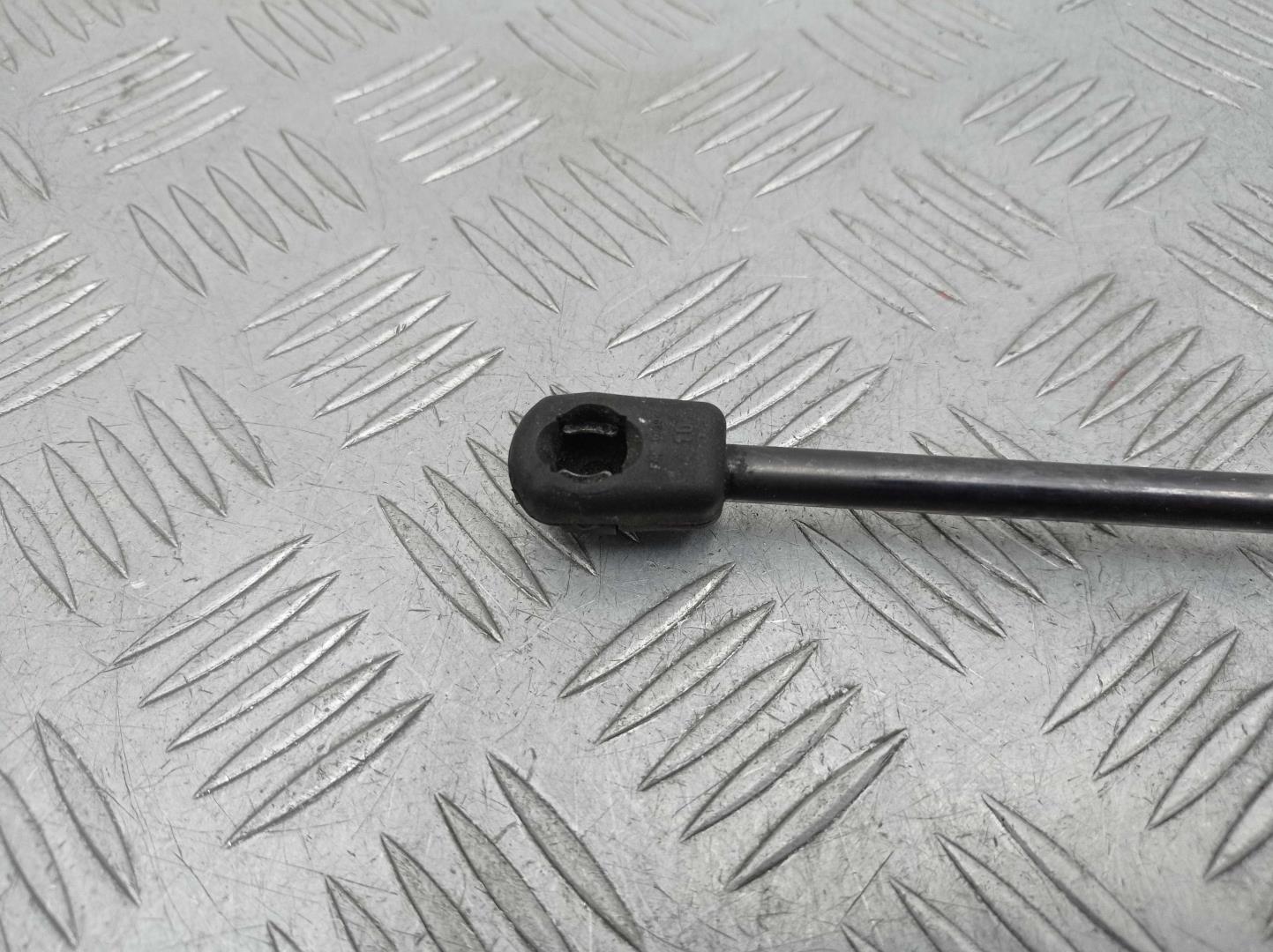 Амортизатор капота