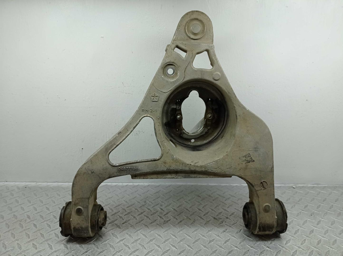 Рычаг передний нижний правый