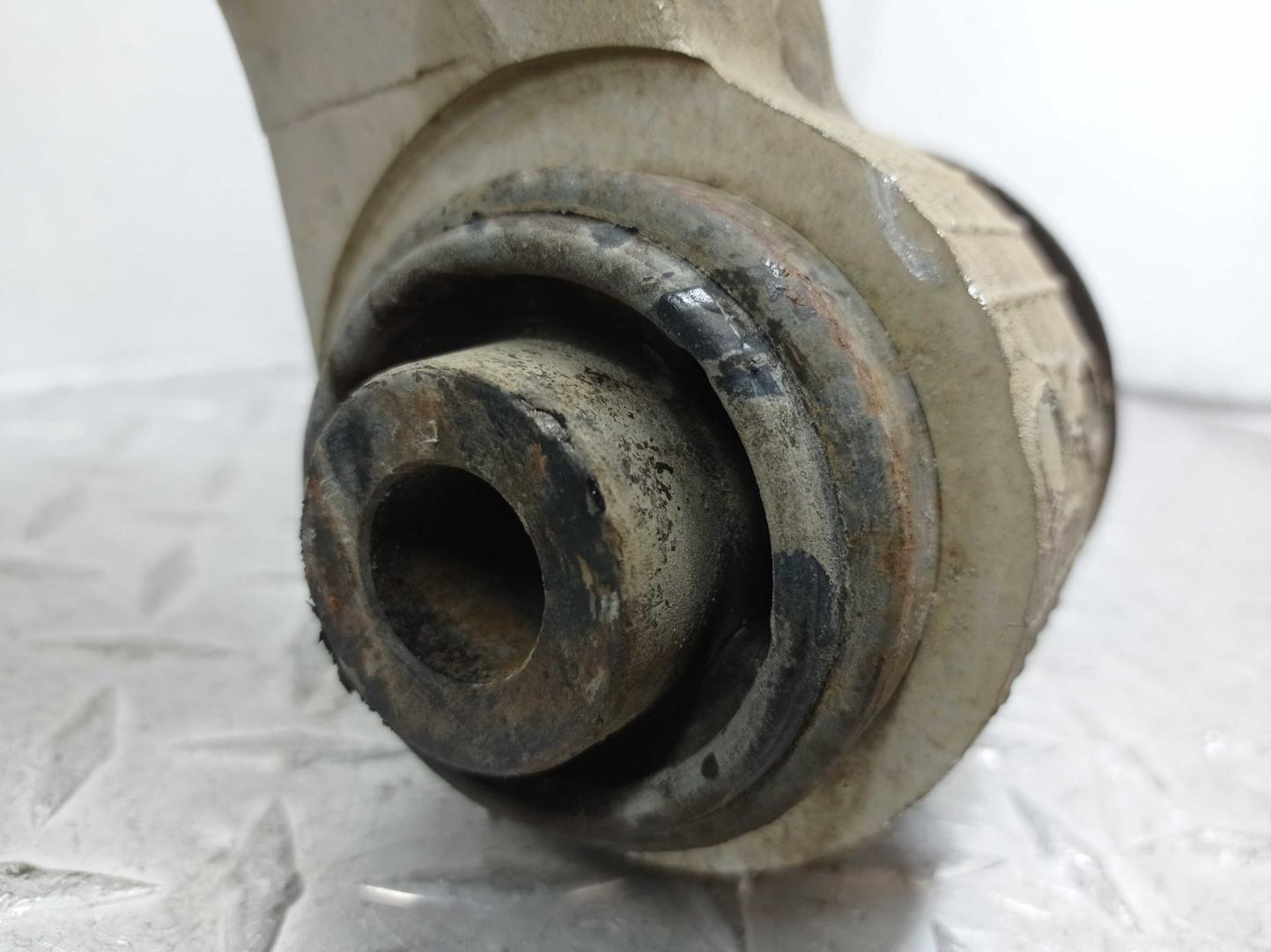 Рычаг передний нижний правый