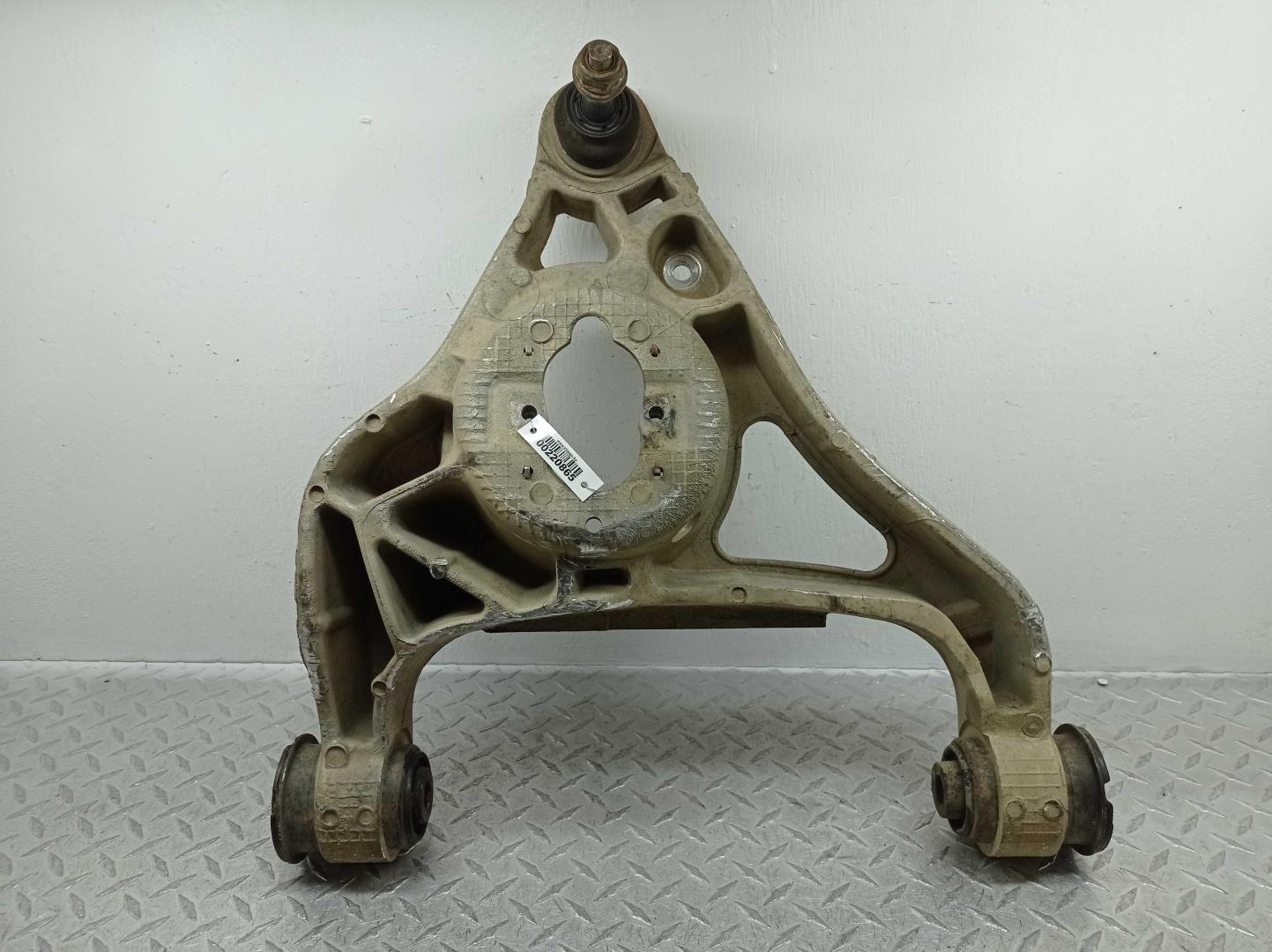 Рычаг передний нижний правый