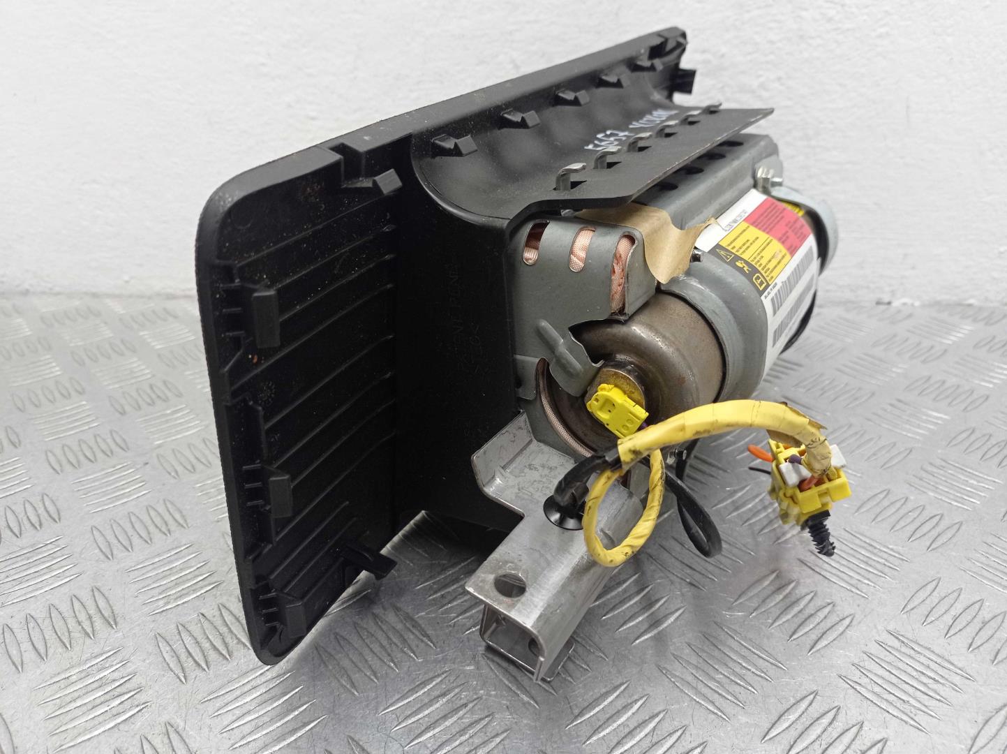 Подушка безопасности пассажирская (в торпедо)