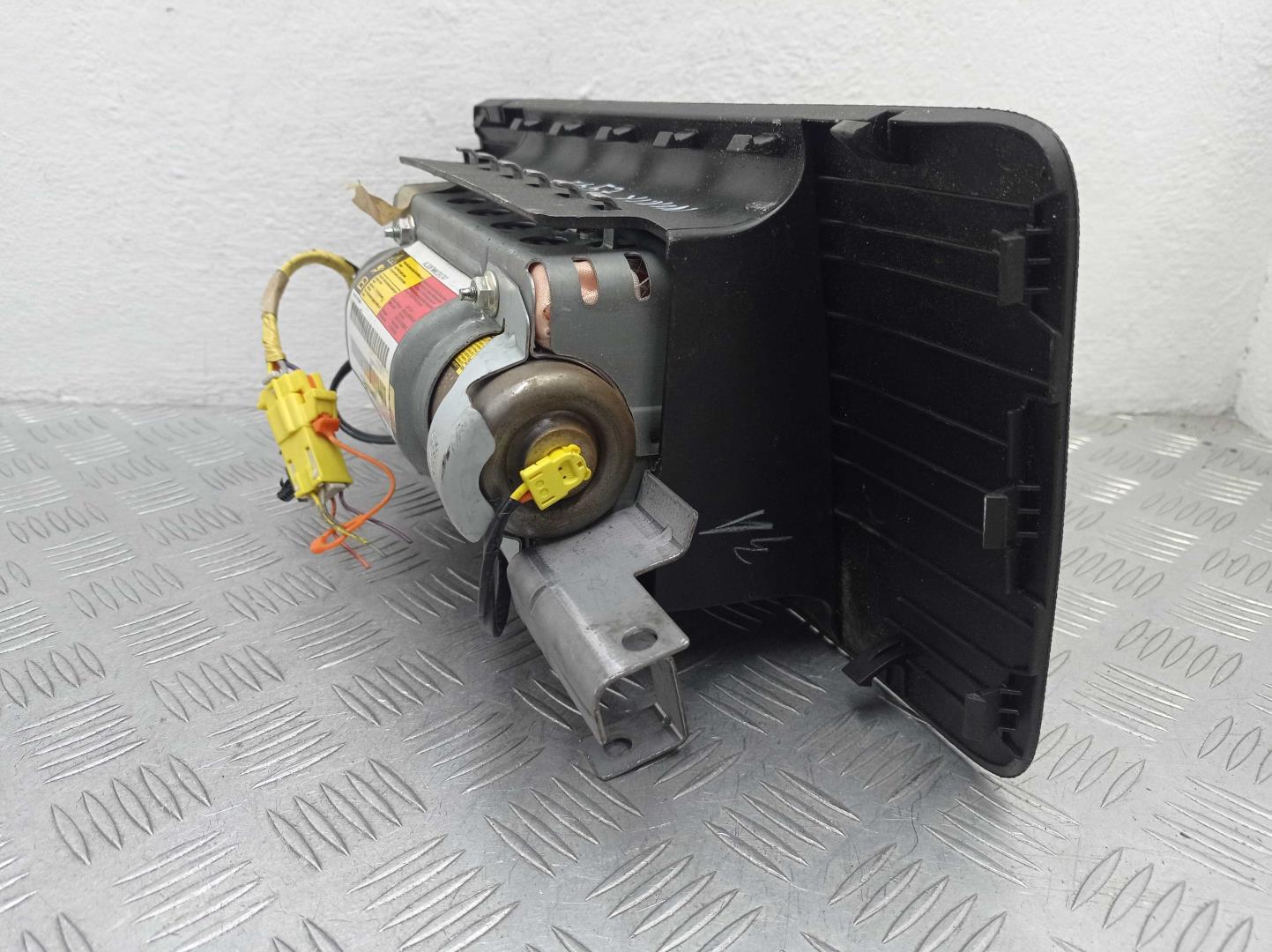 Подушка безопасности пассажирская (в торпедо)