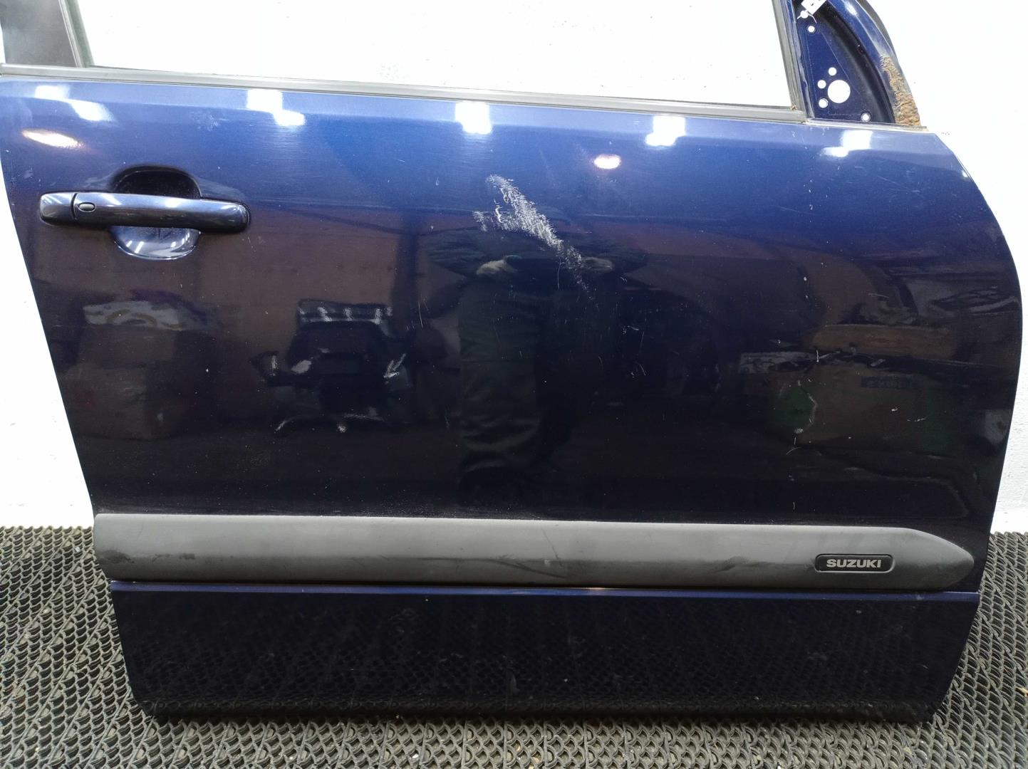 Стекло двери передней правой