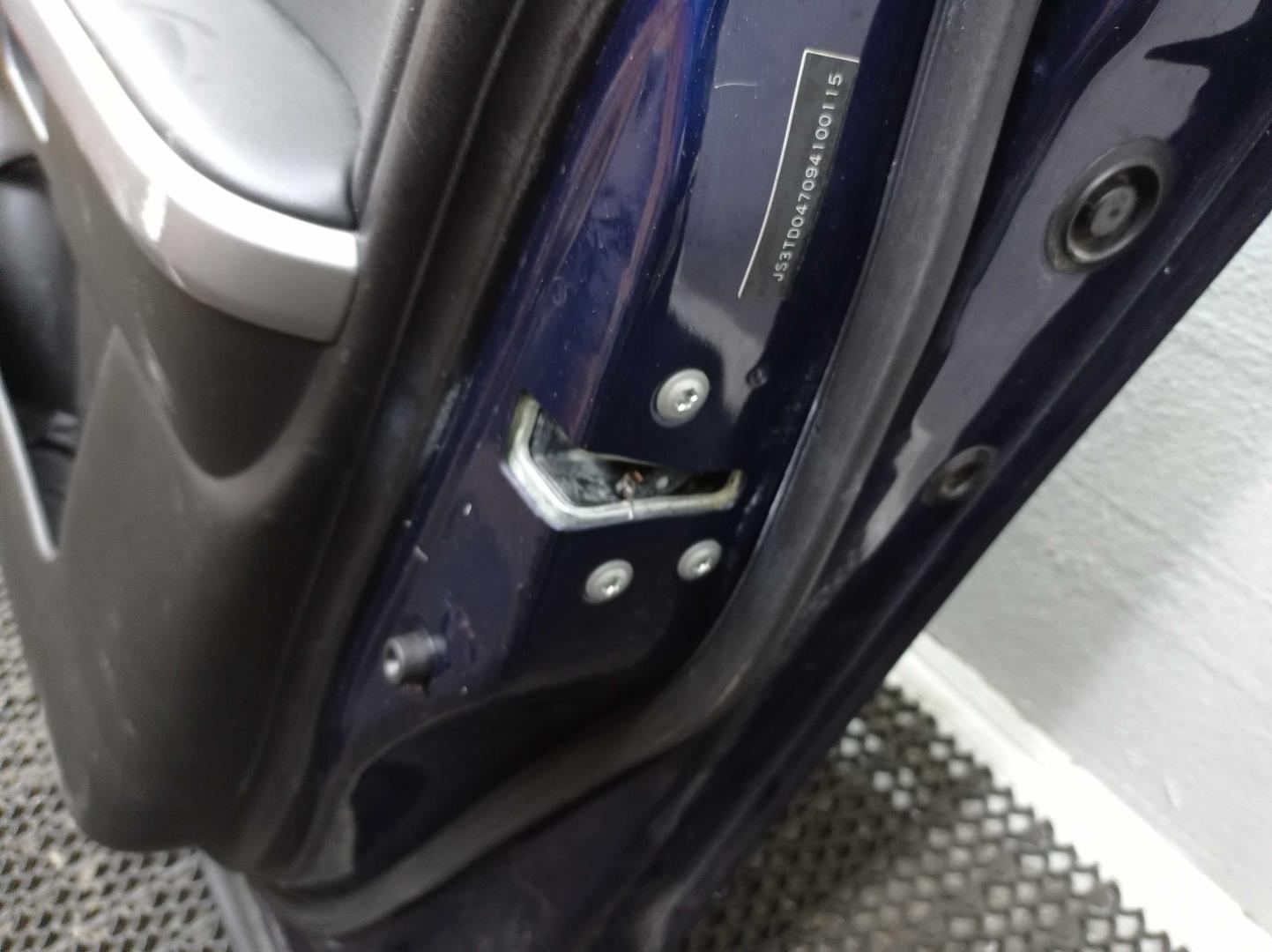 Стекло двери передней правой