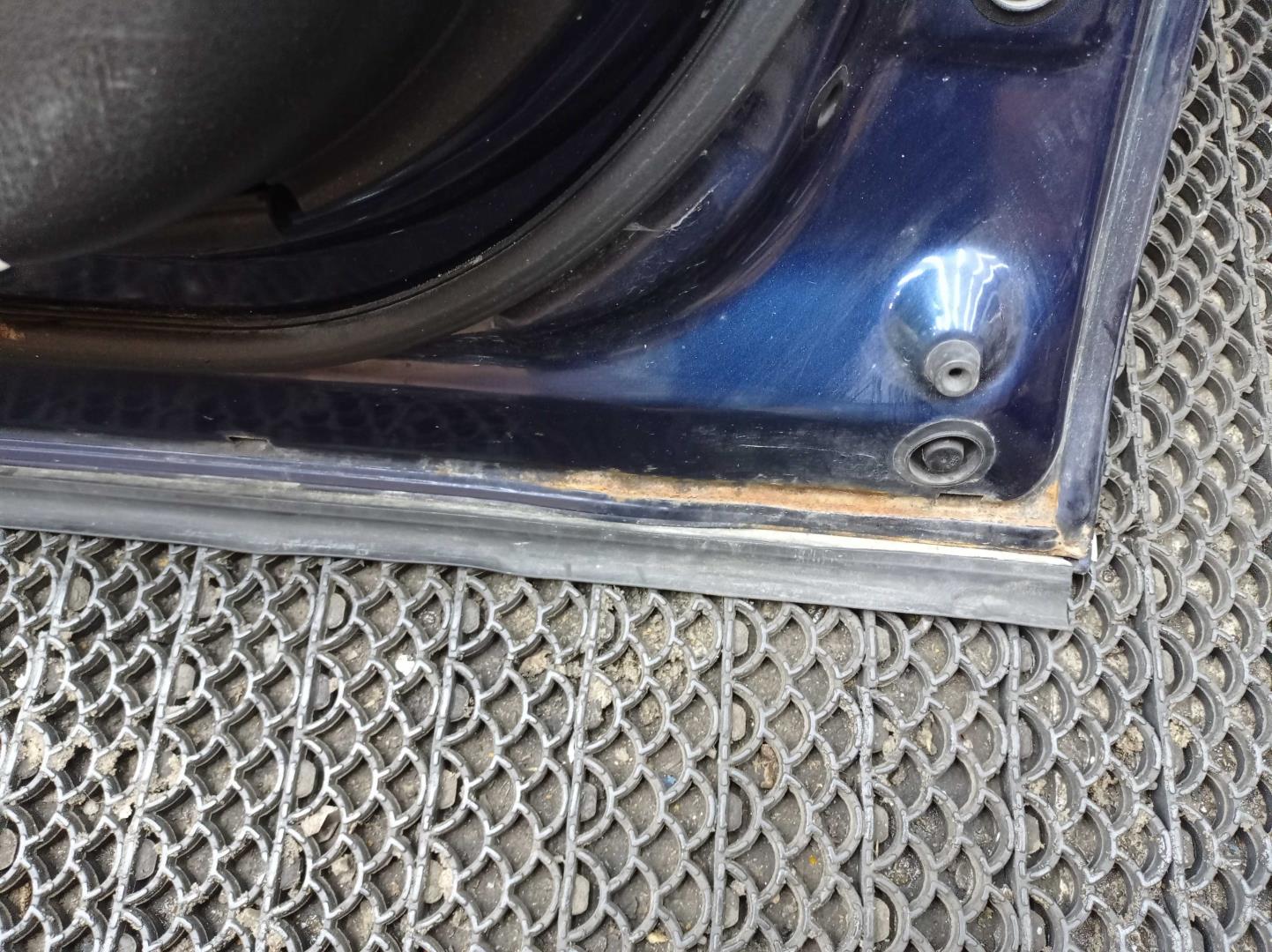 Стекло двери передней правой