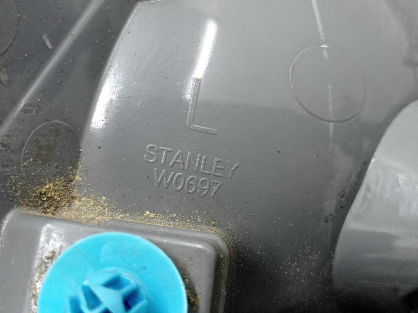 Фонарь задний наружный левый