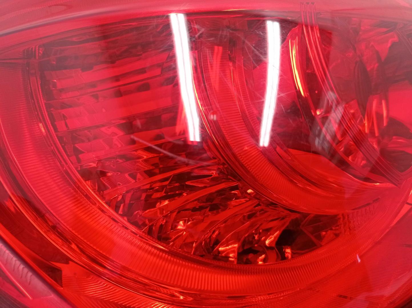 Фонарь задний наружный левый