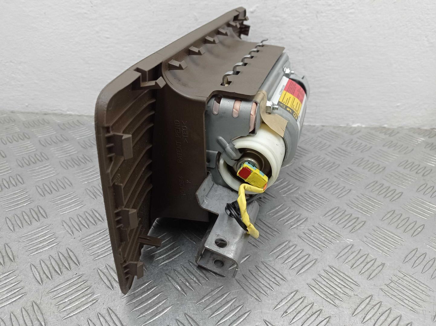 Подушка безопасности пассажирская (в торпедо)