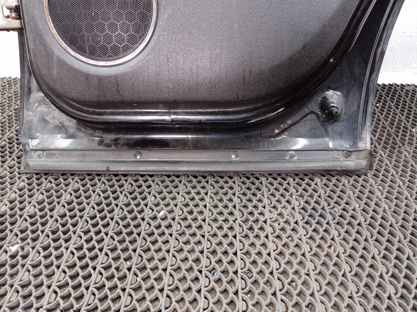 Замок двери задней правой