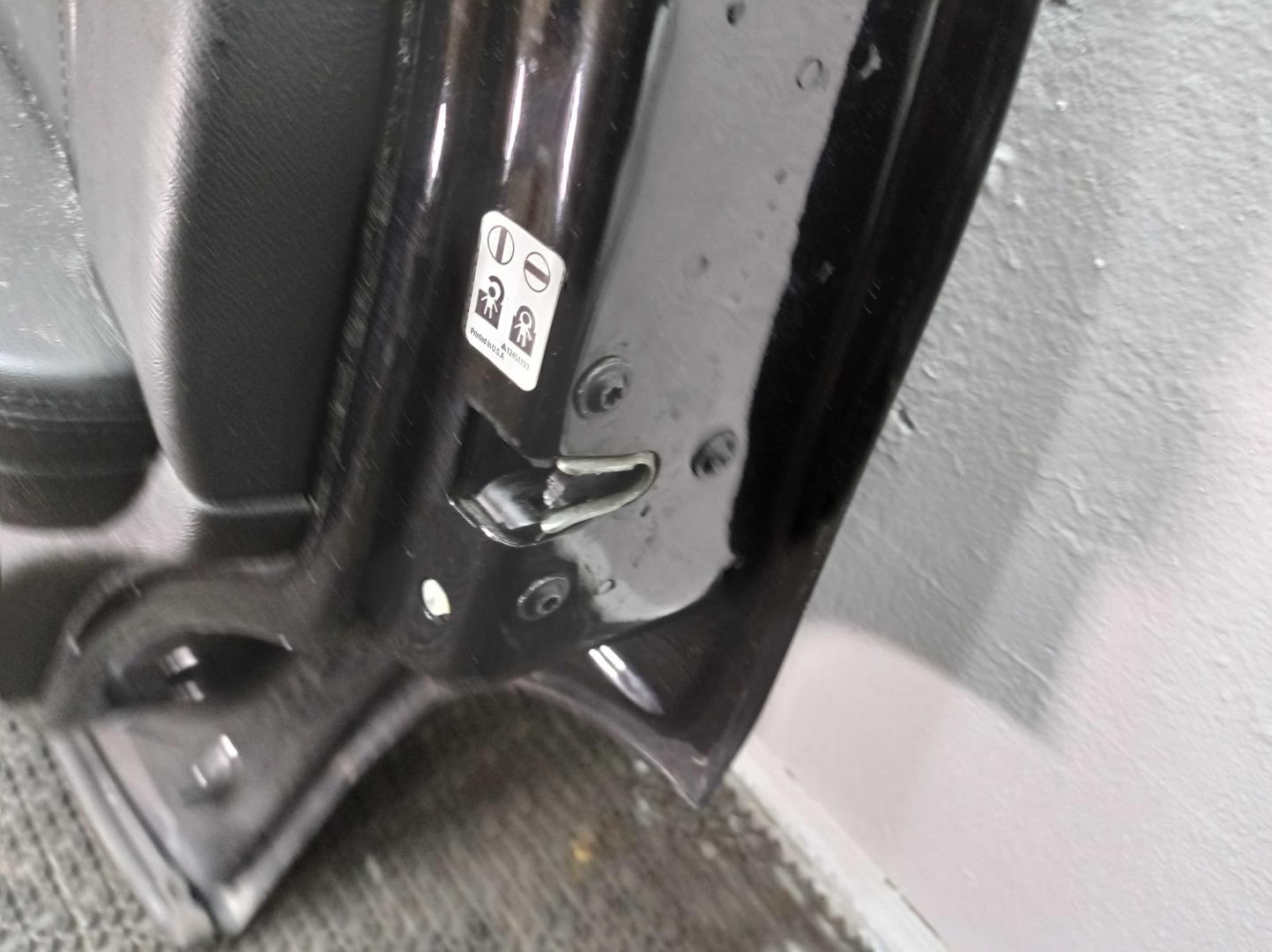 Петля двери