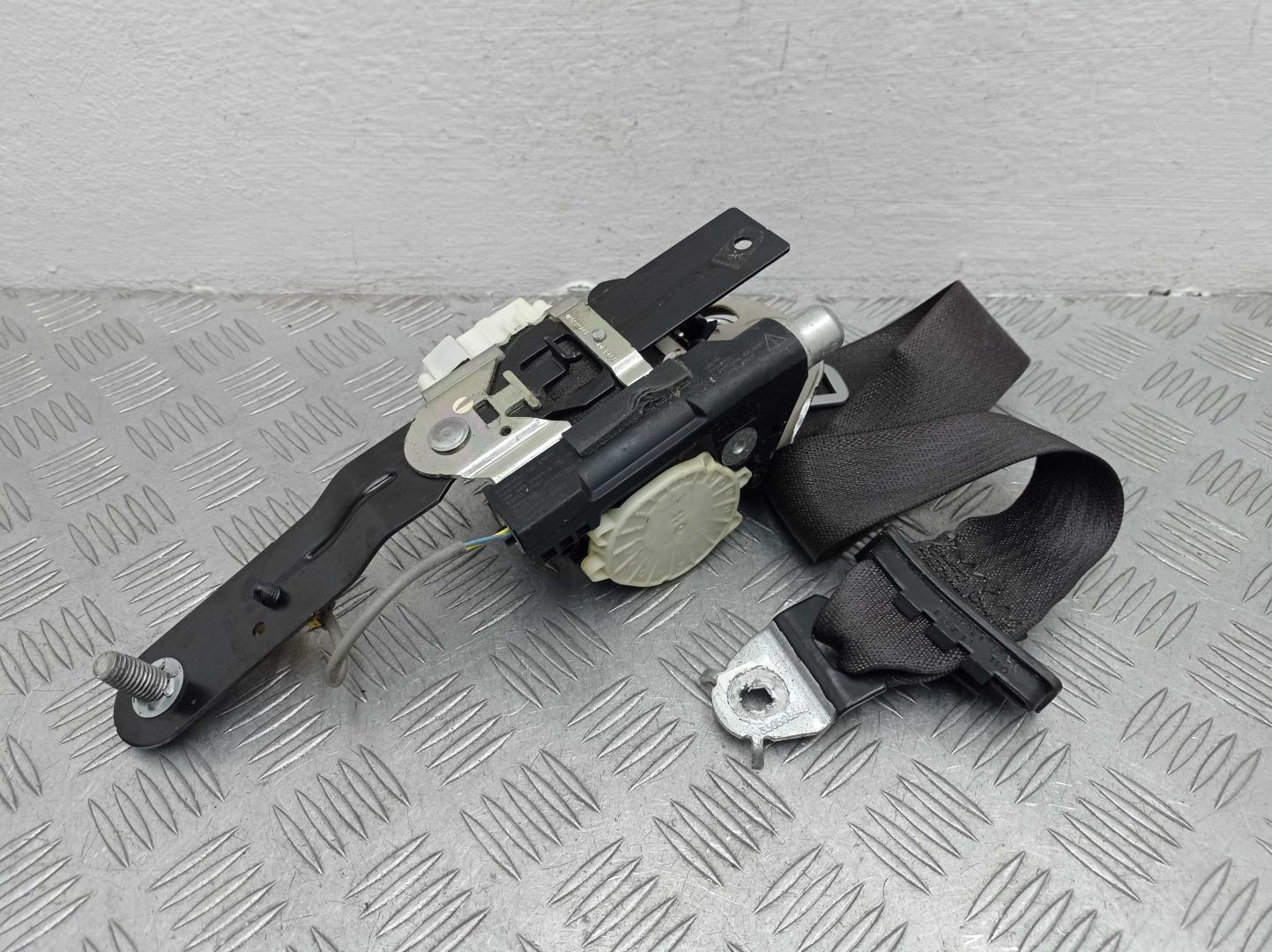 Ремень безопасности