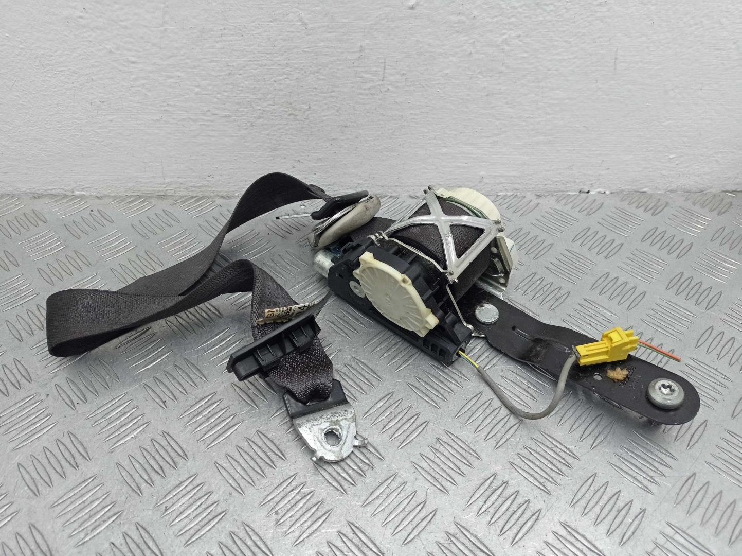 Ремень безопасности