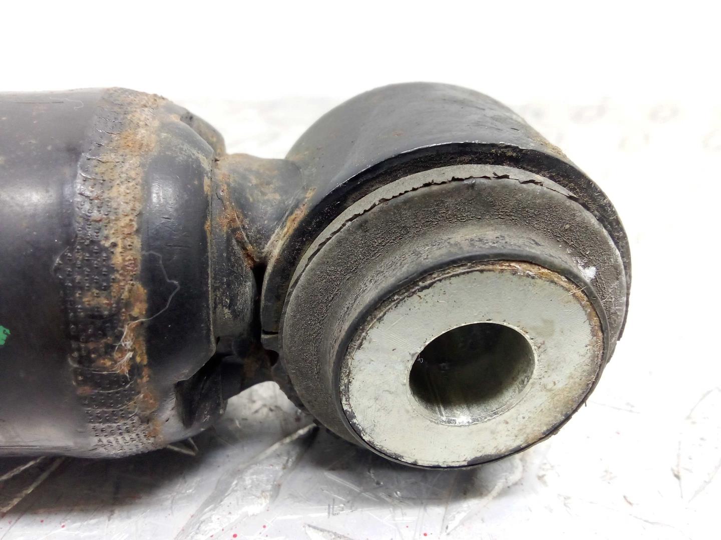 Амортизатор задний правый