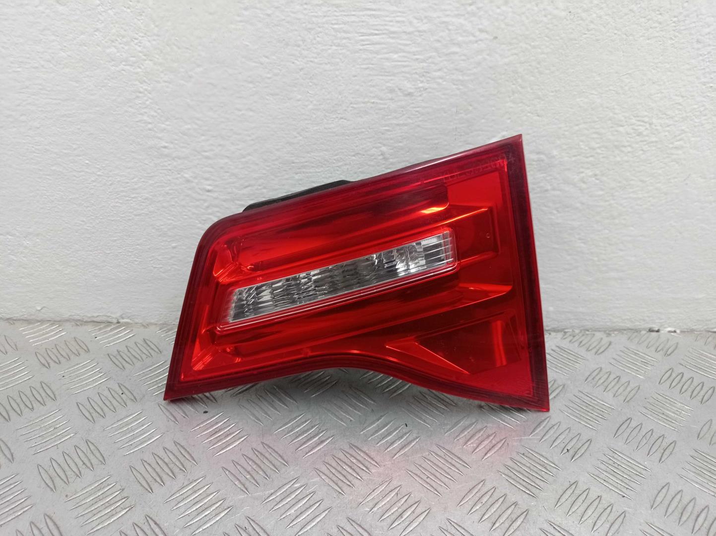 Фонарь задний внутренний правый