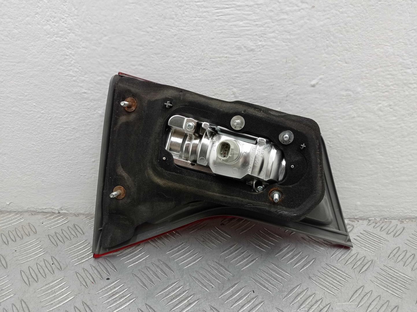 Фонарь задний внутренний правый